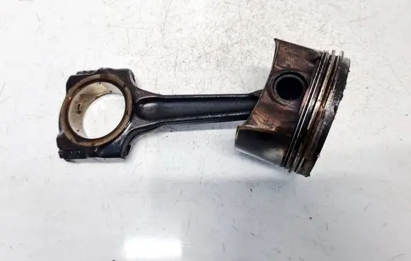 Citroen C5 Piston with connecting rod