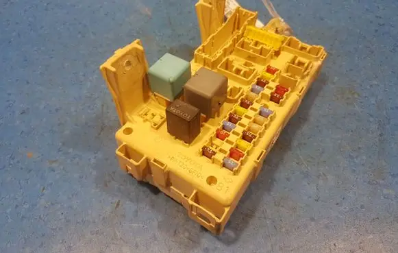 Toyota Avensis Verso Fuse box set 905762