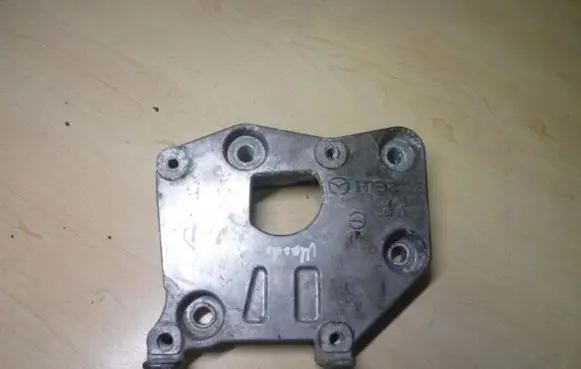 Mazda 6 Engine mounting bracket R2AA15810 VD1707