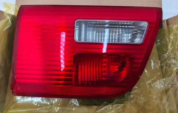 Tailgate rear/tail lights