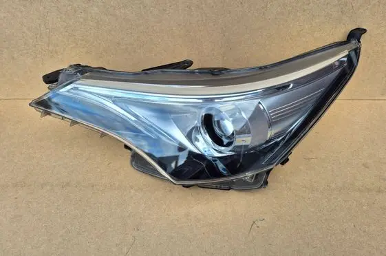 Toyota Avensis T270 Headlight/headlamp 0538 T29