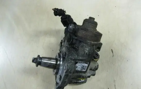BMW 4 F32 F33 Fuel injection high pressure pump 7823452 VD4746