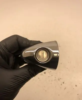 Hyundai ix35 Front door lock (next to the handle) 383652