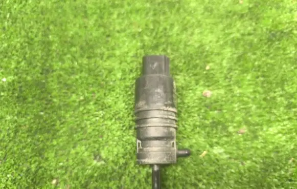 BMW 5 F10 F11 Windscreen/windshield washer pump 6934160 3240479 132640