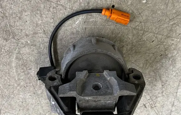 Audi A6 S6 C7 4G Engine mount bracket 4G0199382AD