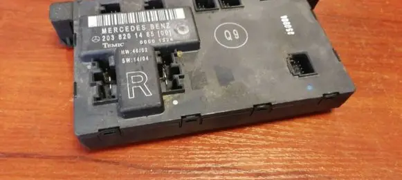 Mercedes-Benz C W203 Door control unit/module 2038201485