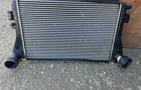 Volkswagen Touran I Intercooler radiator