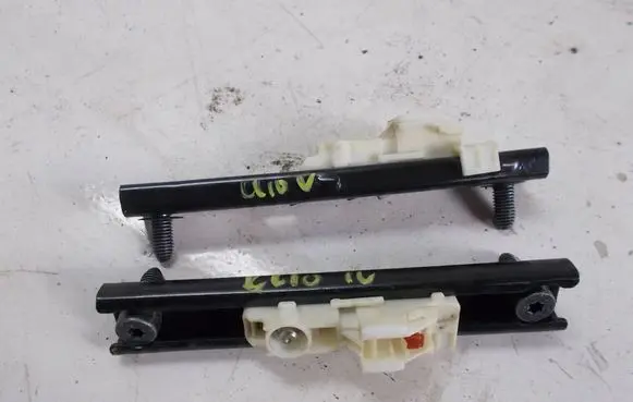 Renault Clio IV Seat belt trim 