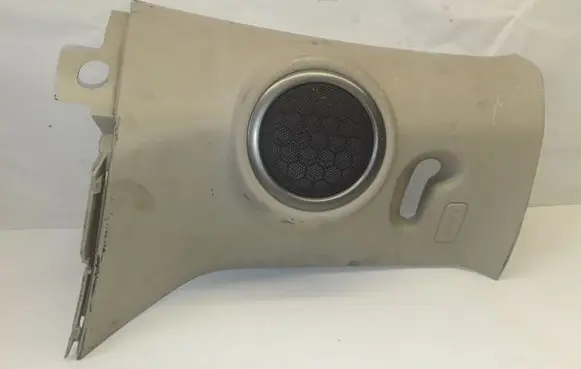 Land Rover Discovery 3 - LR3 (C) pillar trim EMR500451 631240072
