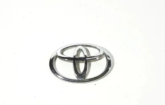 Toyota Corolla E120 E130 Manufacturers badge/model letters 3280T010