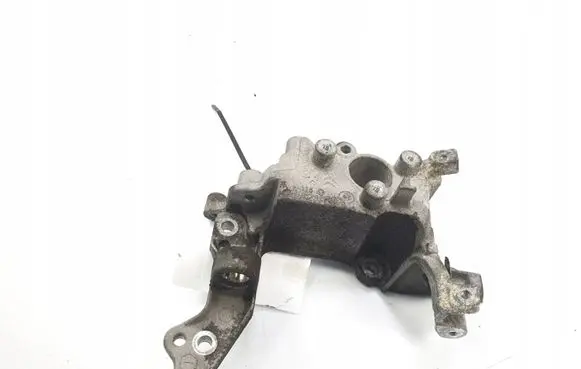 Peugeot 308 Engine mounting bracket 9804121180