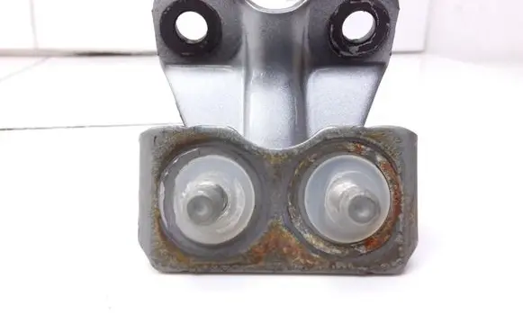Subaru Outback Tailgate/trunk/boot hinge
