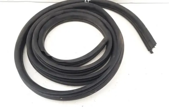 Renault Scenic II - Grand scenic II Rear door rubber seal (on body) 