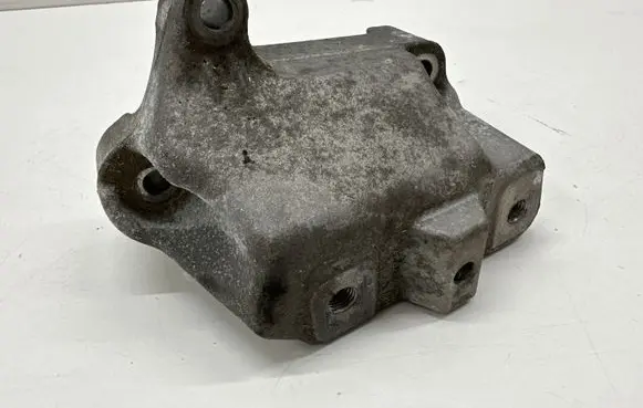Volkswagen Golf Sportsvan Engine mounting bracket 1K0199117
