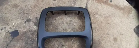 Renault Trafic III (X82) Dashboard center trim panel 682604581R