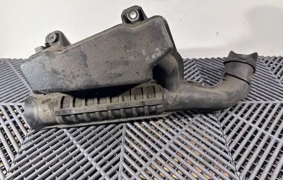 Lexus CT 200H Air filter box 1775037090