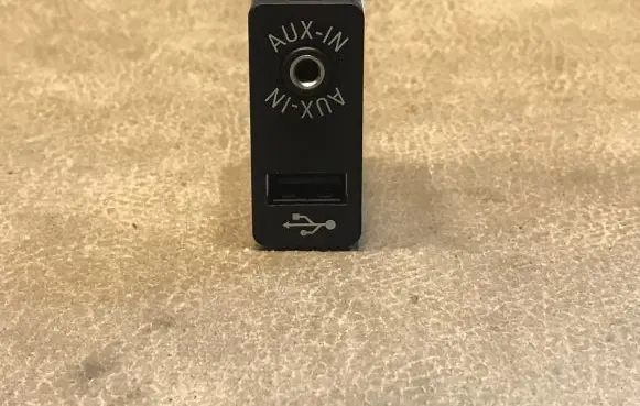 BMW 5 F10 F11 AUX in-socket connector 9237653