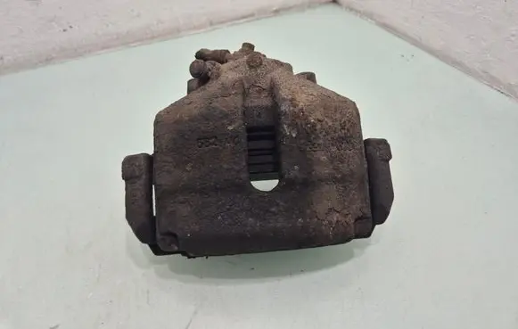 Volkswagen Golf Plus Front brake caliper 