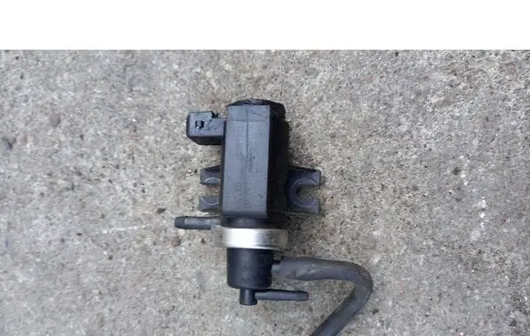 Volvo S40, V40 Coolant heater control valve
