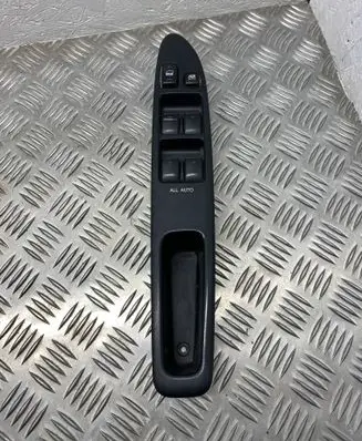 Toyota Avensis Verso Other switches/knobs/shifts 8404044030