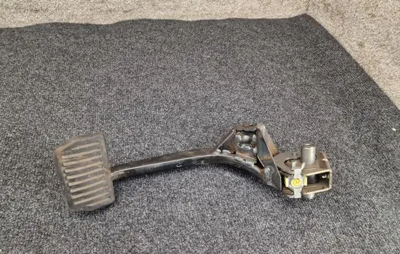 Volvo XC90 Brake pedal 31682025