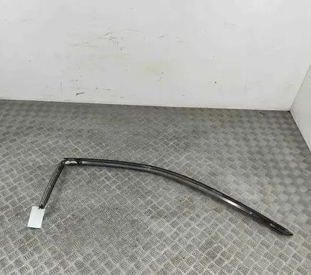 Mitsubishi 3000 GT Front door glass trim molding MB889522