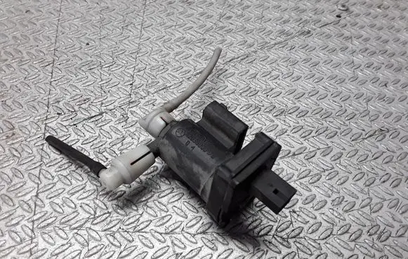 Mercedes-Benz C W203 Vacuum valve A2038000178