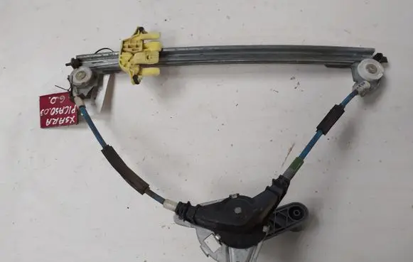 Rear door manual window regulator
