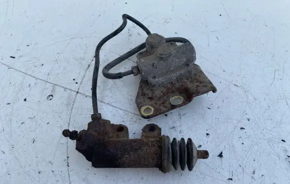 Clutch slave cylinder