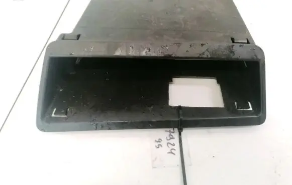 Glove box