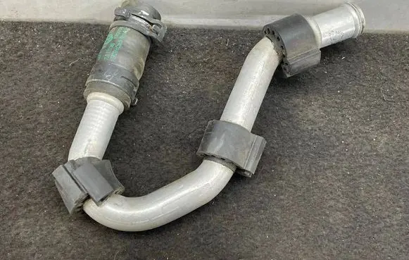 Audi Q7 4L Engine coolant pipe/hose 7L0815985 7L6819888C