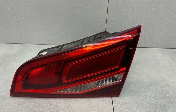 Tailgate rear/tail lights