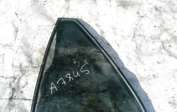Toyota Avensis T250 Rear vent window glass 