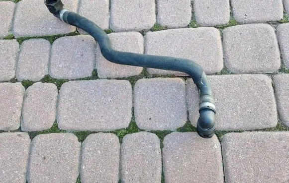 Opel Mokka X Engine coolant pipe/hose 13484285