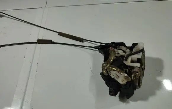 Mitsubishi Grandis Rear door lock 