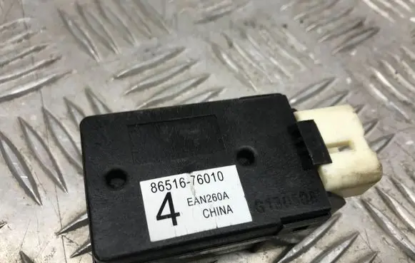 Lexus CT 200H Antenna control unit 8651676010