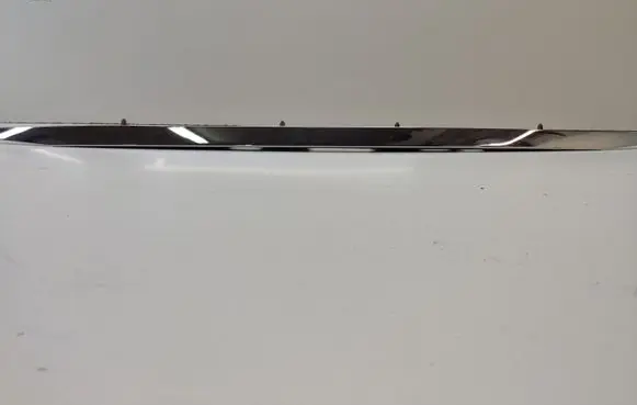 Trunk door license plate light bar
