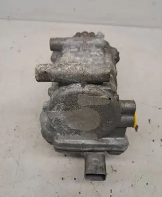 Toyota Auris E180 Air conditioning (A/C) compressor (pump) 042201330
