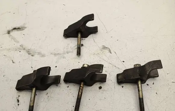 Toyota Auris 150 Fuel Injector clamp holder 