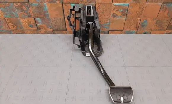 BMW X6 G06 Brake pedal 6874279