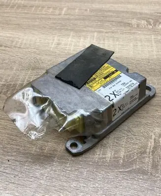Toyota Avensis T250 Airbag control unit/module 8917005220 215955102