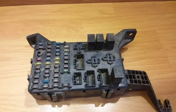 Ford Mondeo Mk III Fuse module 1S7T14A073AE
