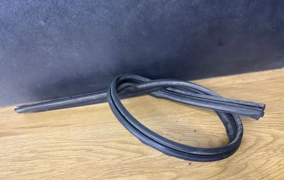 Opel Vivaro Sliding door rubber seal