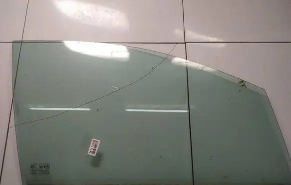 Ford C-MAX I Front door window glass four-door AS2