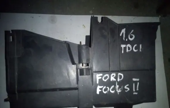 Ford Focus Battery tray 