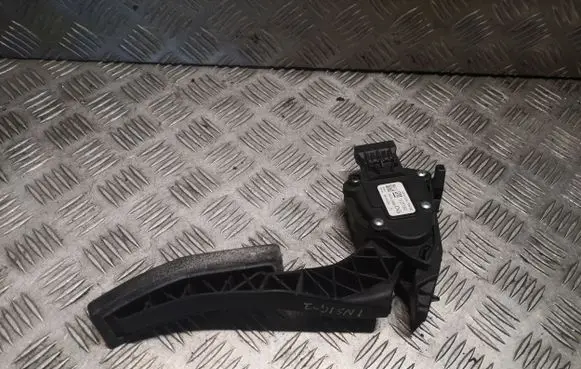 Opel Insignia A Accelerator throttle pedal 13237352