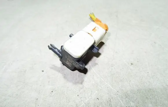 Hyundai Santa Fe Airbag deployment crash/impact sensor 959202B200