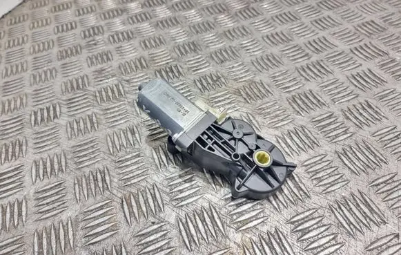Mercedes-Benz E W212 Seat adjustment motor 0390203324