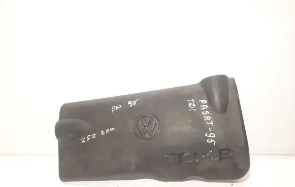 Volkswagen PASSAT B4 Engine cover (trim) 028103935A