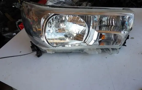 Toyota Hilux (AN120, AN130) Headlight/headlamp